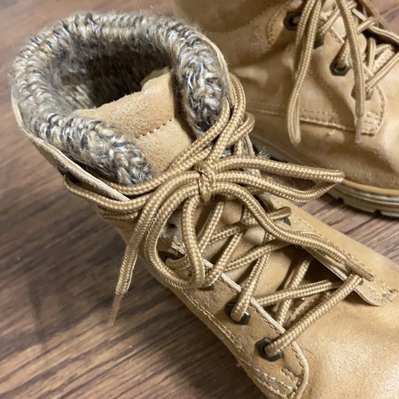Tan boots size 7 - Picture 2 of 4